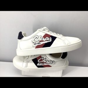 CHAMPS VARSITY WOMEN’S SNEAKERS SIZE: 7m COLOR: WHITE, NAVY AND RED. 1” PLATFORM